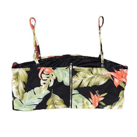 floral print crop top with spaghetti straps and zipper closure in the back - Picture 2 of 5
